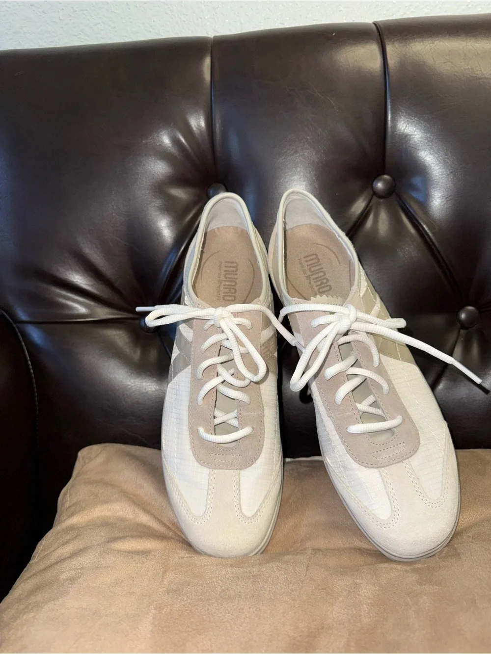 LIKE NEW ITALIAN  MUNRO BEIGE NEUTRAL COMBO SNEAKERS - SIZE 8.5